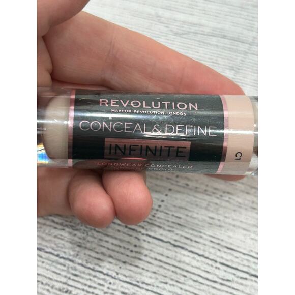 New Makeup Revolution Conceal & Define Infinite Longwear Concealer 9ml C1 - Picture 5 of 9